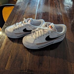 Nike White and Black Casual Sneakers